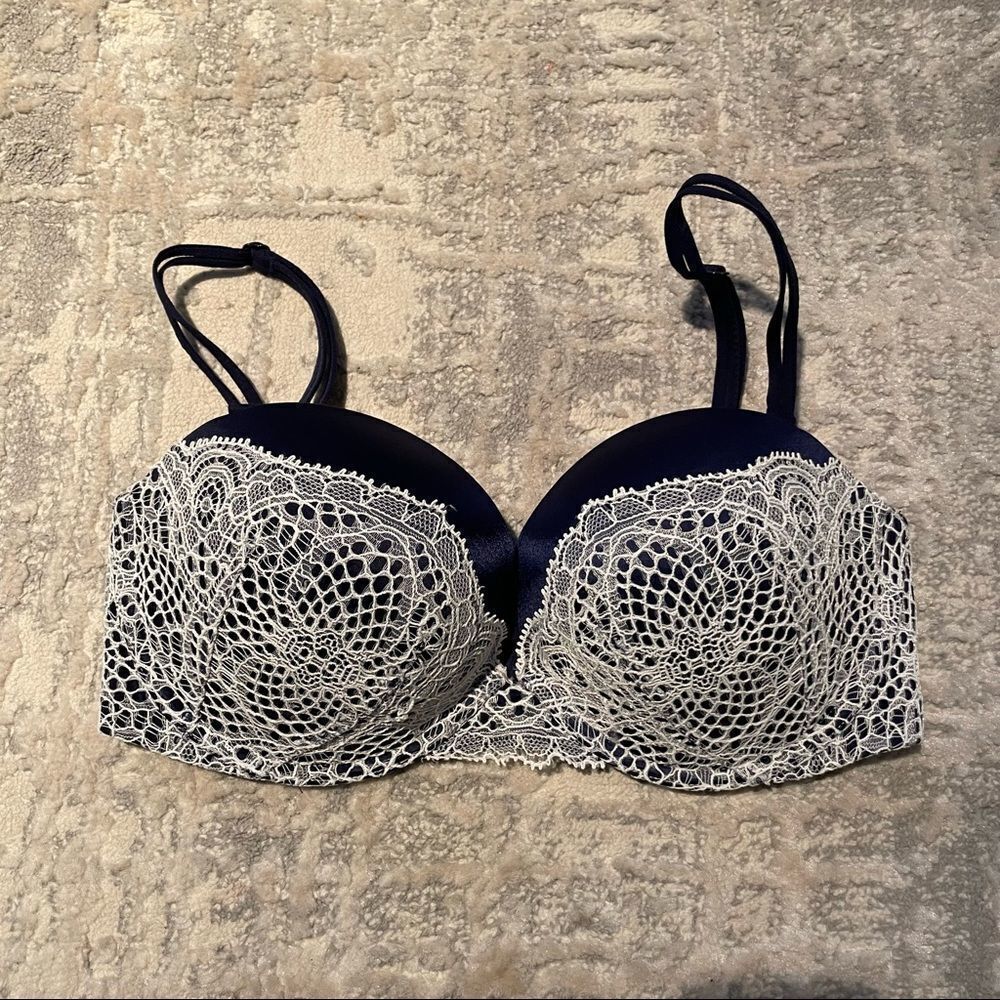 VICTORIA’S Secret Very Sexy Multi-Way Lace Bra